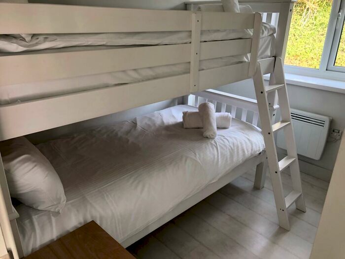 2 Bedroom Chalet To Rent In Millendreath, PL13