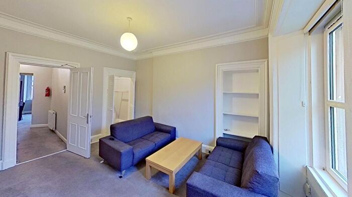 2 Bedroom Flat To Rent In Cathcart Place, Edinburgh, EH11