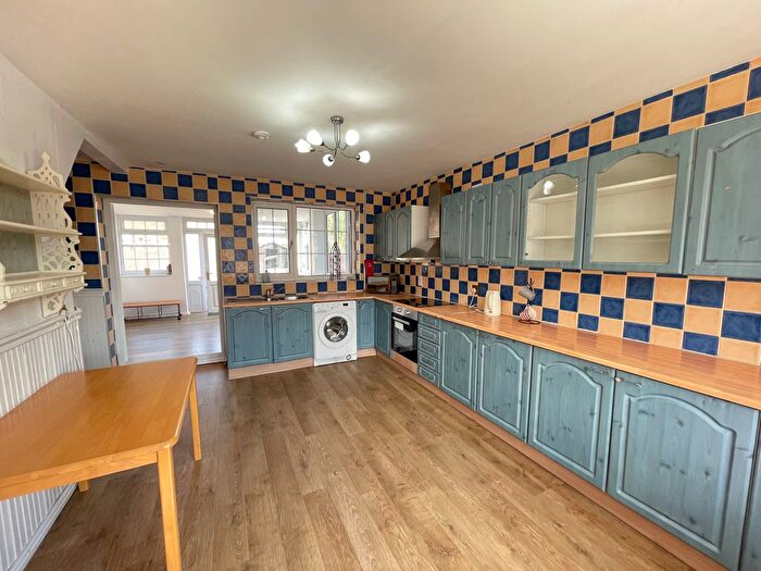 3 Bedroom Semi-Detached House To Rent In Beech Road, Doncaster, DN3