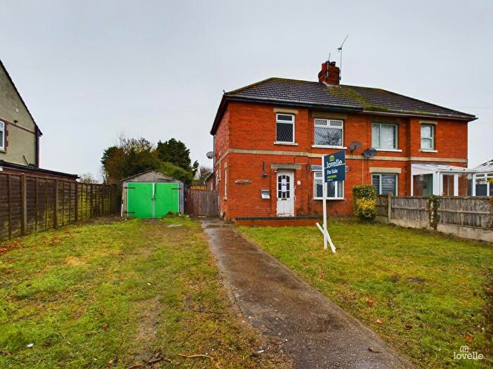 3 Bedroom Semi-Detached House For Sale In Brigg Road, Hibaldstow, DN20