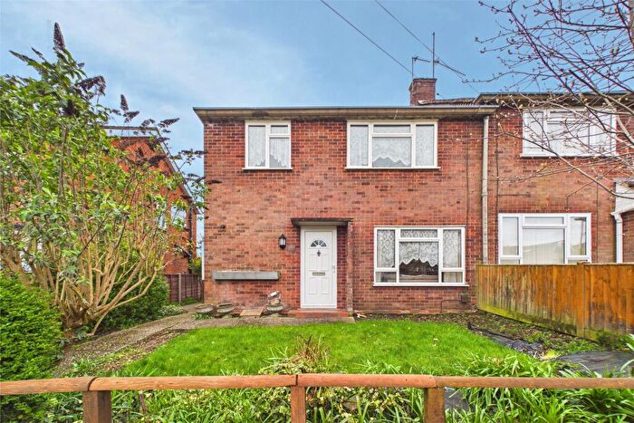 3 Bedroom Semi Detached House For Sale In Dee Road, Tilehurst, Reading, Berkshire, RG30