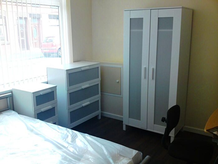 7 Bedroom Flat To Rent In Gascoyne Street, Manchester, M14