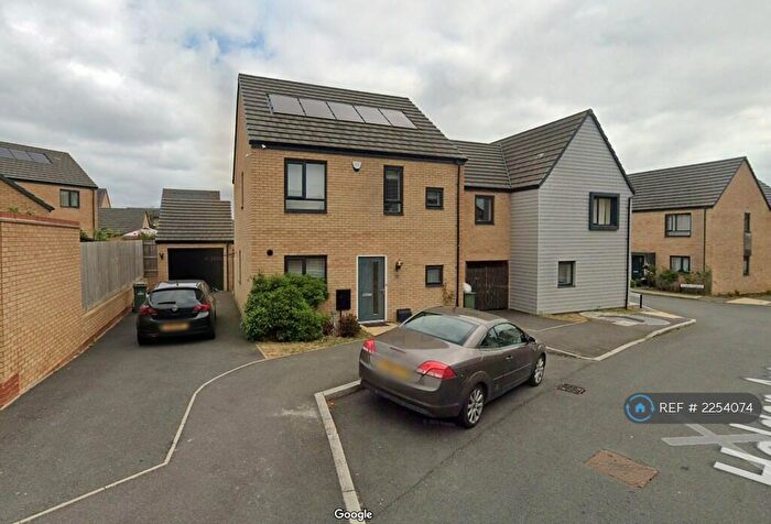 3 Bedroom Detached House To Rent In Holden Avenue, Milton Keynes, MK4