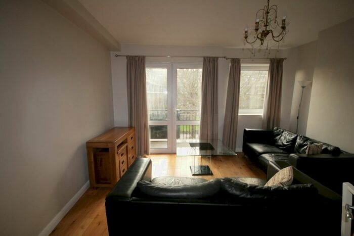 2 Bedroom Flat To Rent In Tabard Street, Borough, SE1
