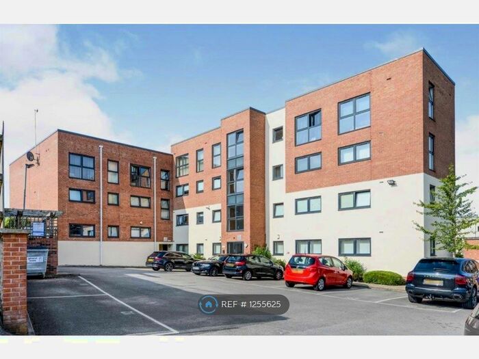 2 Bedroom Flat To Rent In Lowbridge Court, Garston, Liverpool, L19