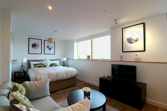 Studio To Rent In Queen Street, Maidenhead, Berkshire, SL6