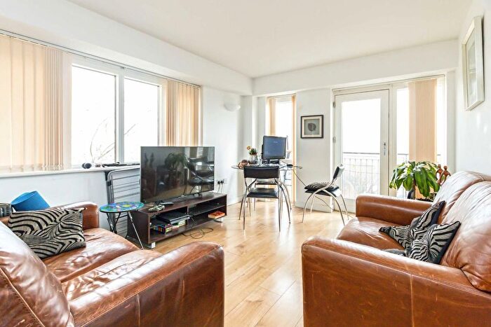 2 Bedroom Flat To Rent In Stepney Way, Whitechapel, E1