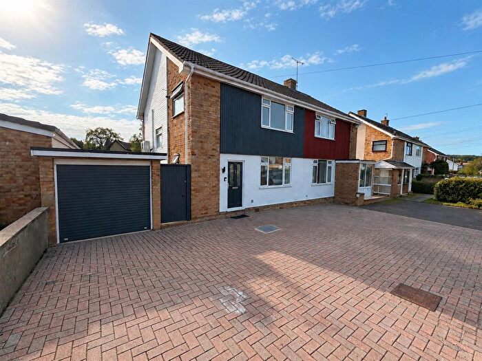 3 Bedroom Semi-Detached House For Sale In Stoneyfields, Easton-In-Gordano, BS20