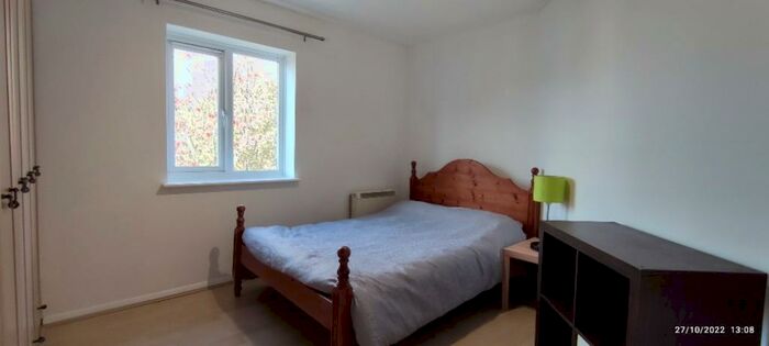 1 Bedroom Flat To Rent In Thame Road, London, SE16