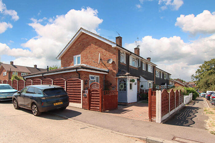 3 Bedroom End Of Terrace House For Sale In Fallowfield Walk, Hemel Hempstead, HP1