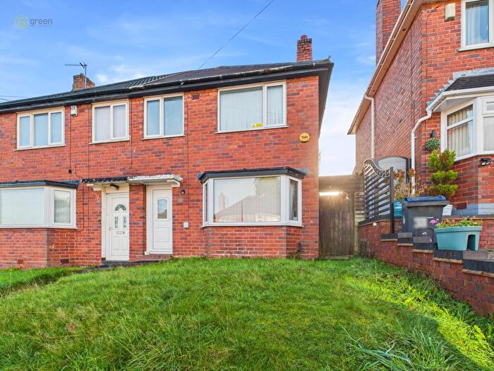 3 Bedroom Semi Detached House For Sale In Holmesfield Road, Great Barr, Birmingham, B42