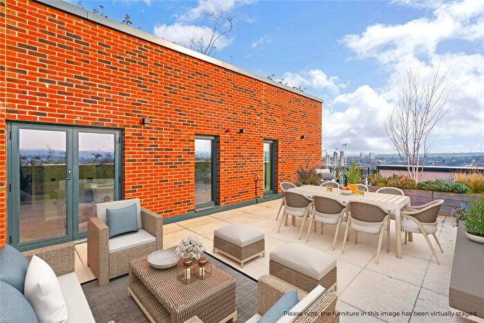 3 Bedroom Penthouse For Sale In The Penthouse, Springwell Gardens, Whitehall Road, Leeds, LS12