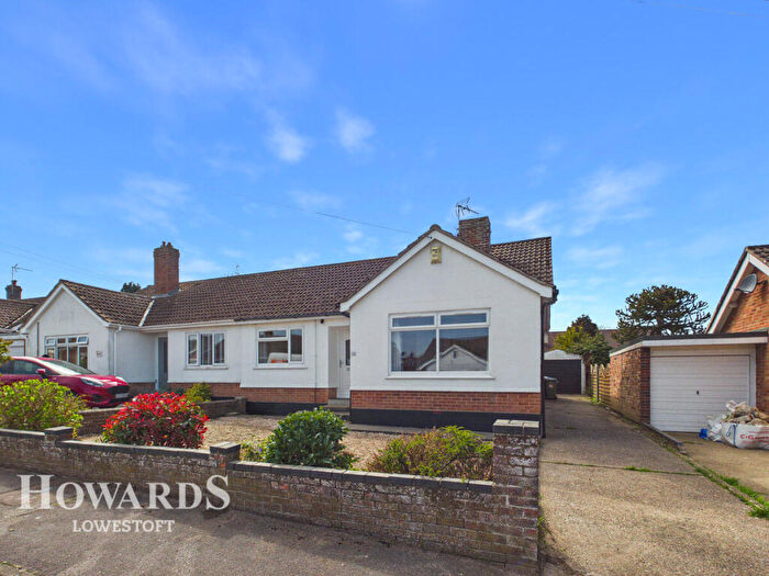 3 Bedroom Semi-Detached Bungalow For Sale In Loxley Road, Lowestoft, NR33