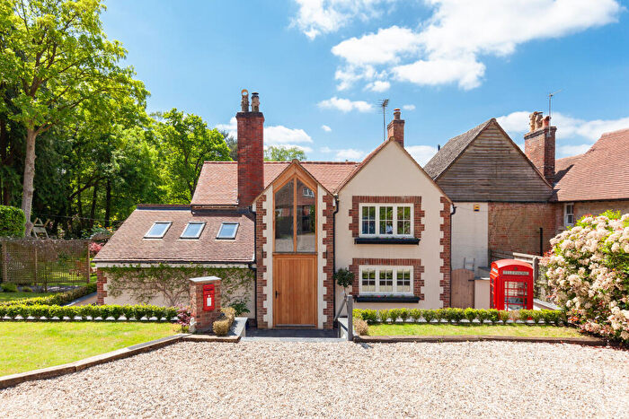 3 Bedroom Semi-Detached House To Rent In White Barn, Boars Hill, OX1