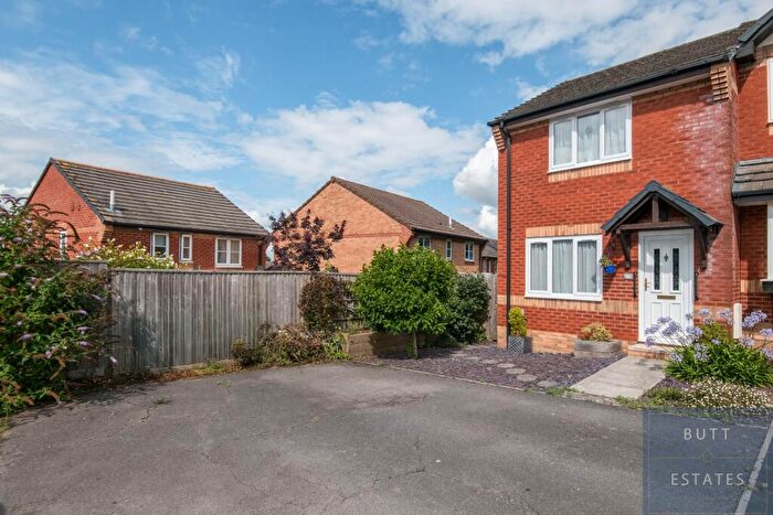 2 Bedroom Semi-Detached House For Sale In Jupes Close, Exeter, EX6