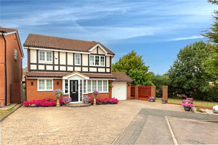 4 Bedroom Detached House For Sale In Rochford Drive, Luton, Bedfordshire, LU2