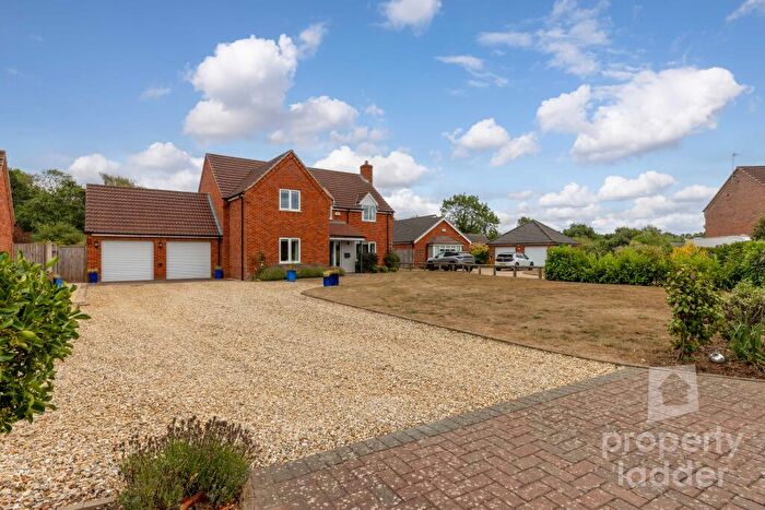 4 Bedroom Detached House For Sale In Chequers Meadow, Hainford, NR10