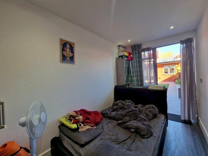 Studio To Rent In Chapman Crescent, Harrow, HA3