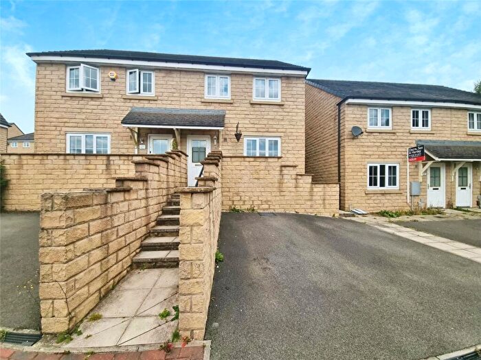 3 Bedroom Semi-Detached House To Rent In The Knoll, Keighley, West Yorkshire, BD22