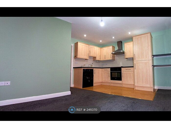 2 Bedroom Flat To Rent In Hoxton Road, Scarborough, YO12