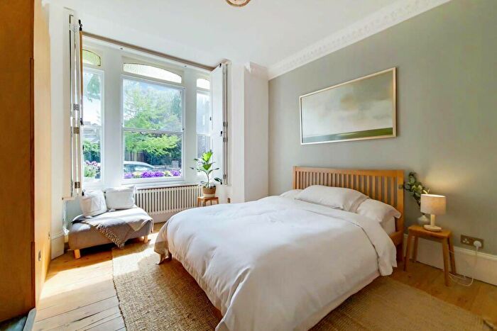 3 Bedroom Apartment To Rent In Hampstead Garden Suburb, London, N2