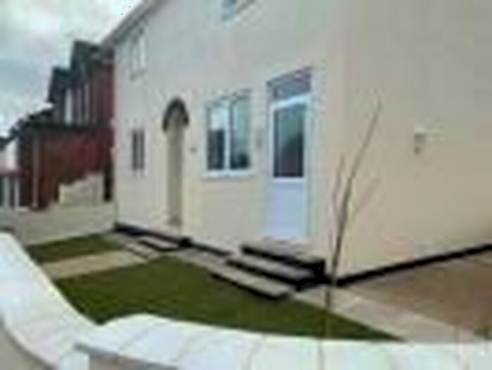 3 Bedroom Flat To Rent In Bridge Road, Southampton, SO19