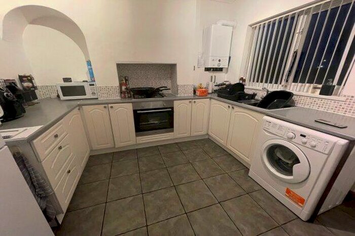 2 Bedroom Property To Rent In Cannon Street, Castleford, WF10