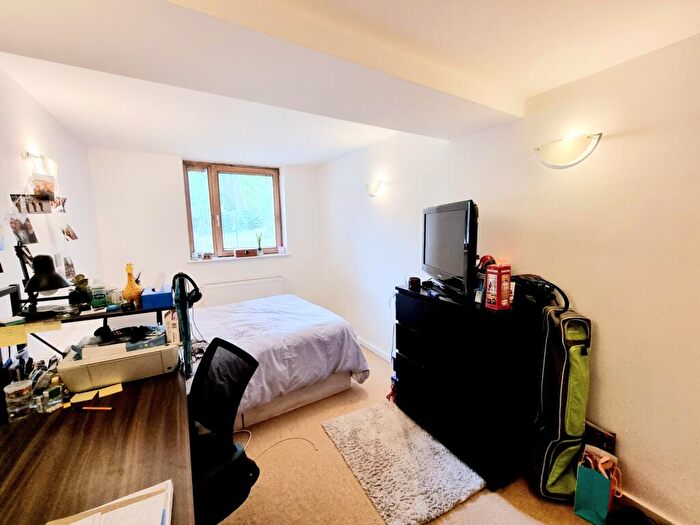 3 Bedroom Flat To Rent In St John's Way, Archway, N19