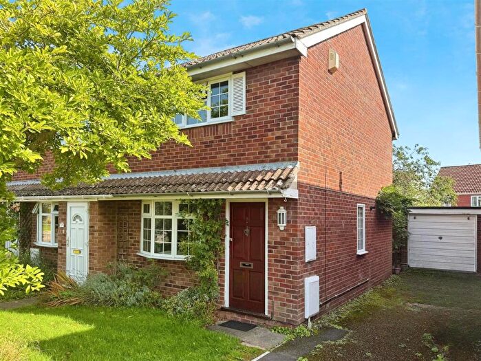 2 Bedroom End Of Terrace House For Sale In Sydenham Way, Hanham, Bristol, BS15