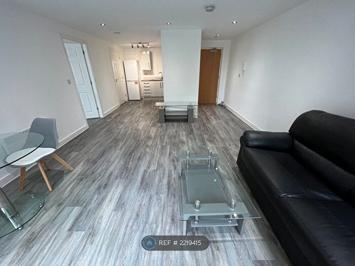 1 Bedroom Flat To Rent In Orange Grove House, Manchester, M14