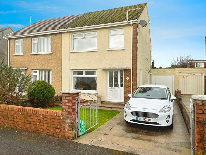 4 Bedroom Semi-Detached House For Sale In Davies Avenue, Bridgend, CF31