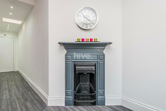 2 Bedroom Apartment To Rent In Simonside Terrace, Heaton, Newcastle Upon Tyne, NE6