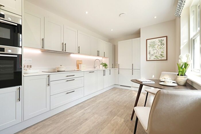 1 Bedroom Flat For Sale In Reigate Road, Reigate, RH2