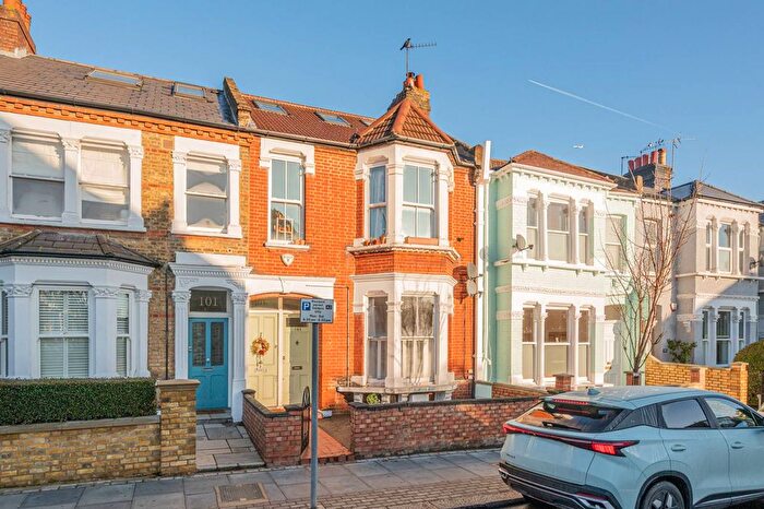 2 Bedroom Maisonette To Rent In Oakhill Road, East Putney, London, SW15