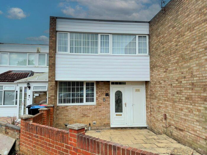 3 Bedroom House To Rent In Thirlmere Avenue, Bletchley, MK2