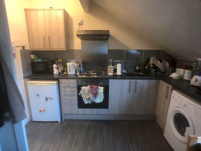 1 Bedroom Flat To Rent In Roman Place, Leeds, West Yorkshire, LS8
