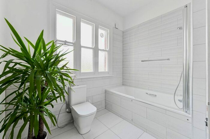 2 Bedroom Flat To Rent In Glebe Road, Hornsey, London, N8