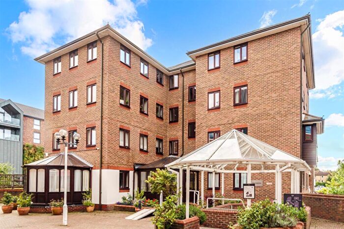 1 Bedroom Flat For Sale In Upper High Street, Epsom, KT17