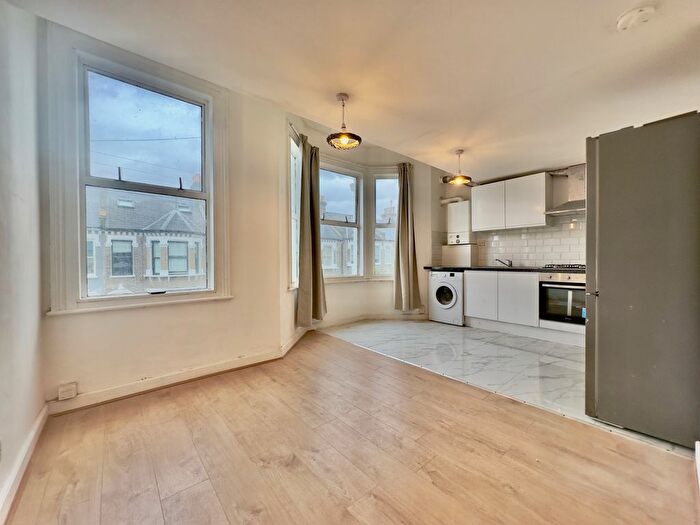 2 Bedroom Flat To Rent In Arodene Road, London, SW2