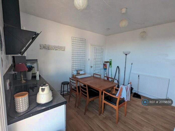 3 Bedroom Flat To Rent In Claremont House, Margate, CT9