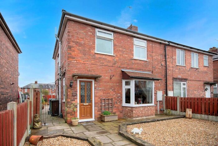 3 Bedroom Semi Detached House For Sale In Sherwood Road, Retford, Retford, DN22