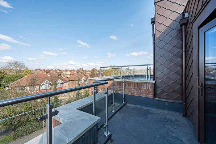 4 Bedroom House For Sale In Larkshall Road, Chingford, London, E4