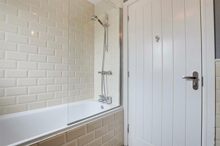 4 Bedroom Detached House For Sale In Chalfont Drive, Beechdale, Nottinghamshire, NG8