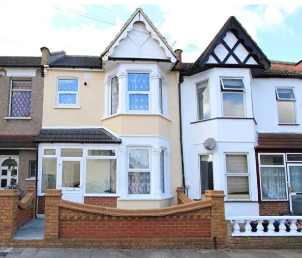 2 Bedroom Flat To Rent In Lowbrook Road, Ilford, IG1