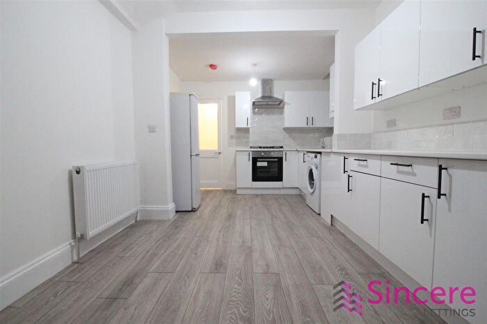 3 Bedroom Flat To Rent In Abbotts Park Road, London, E10