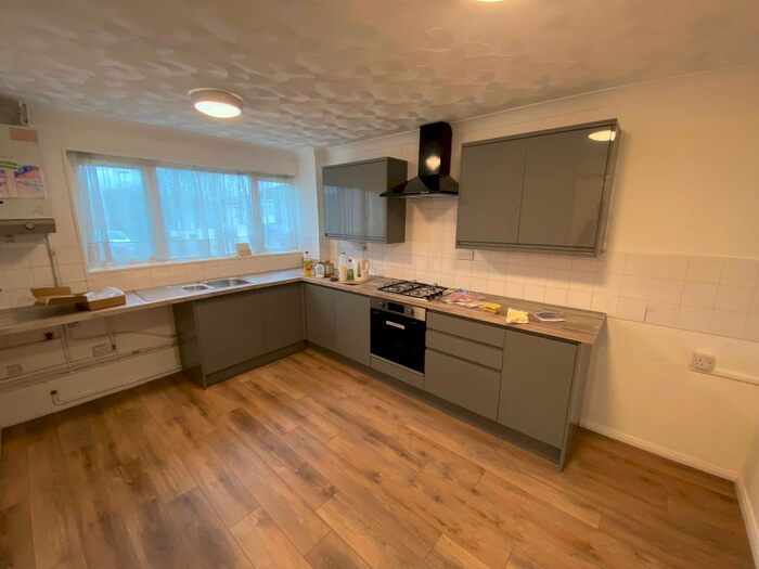 3 Bedroom End Of Terrace House To Rent In Blackbird Close, Waterlooville, PO8