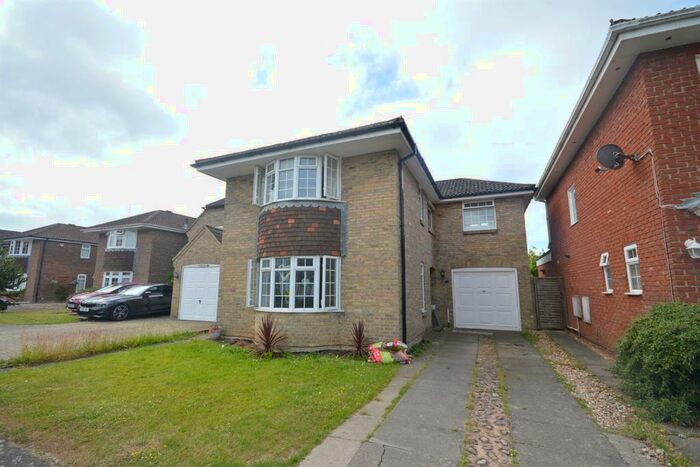 4 Bedroom Detached House To Rent In Dell Drive, Angmering, BN16