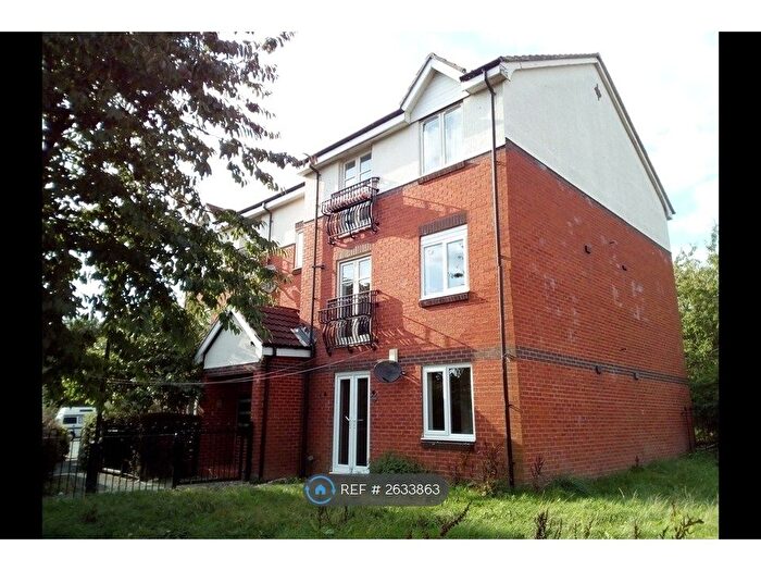 2 Bedroom Flat To Rent In Off Raven Terrace, Bradford, BD8