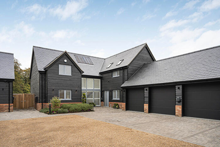 4 Bedroom Detached House For Sale In Woodmans Close, Tring, HP23