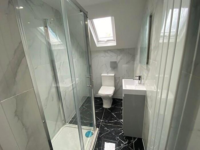 1 Bedroom Flat To Rent In Aigburth Road, Liverpool, L17